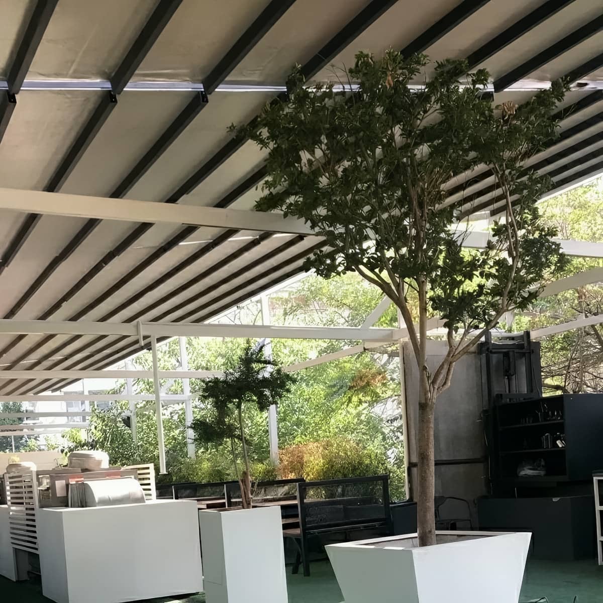 سقف برقی تجاری کافه و رستوران با نورپردازی زیر