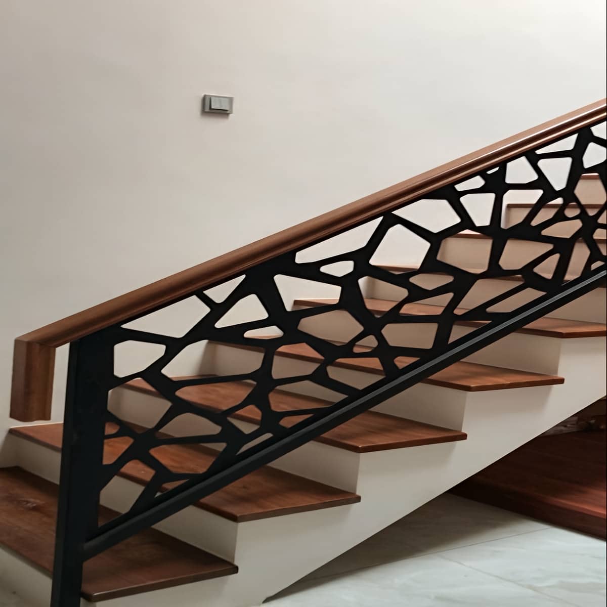 نرده سی ان سی حیاط و محوطه با جوشکاری تمیز در محل