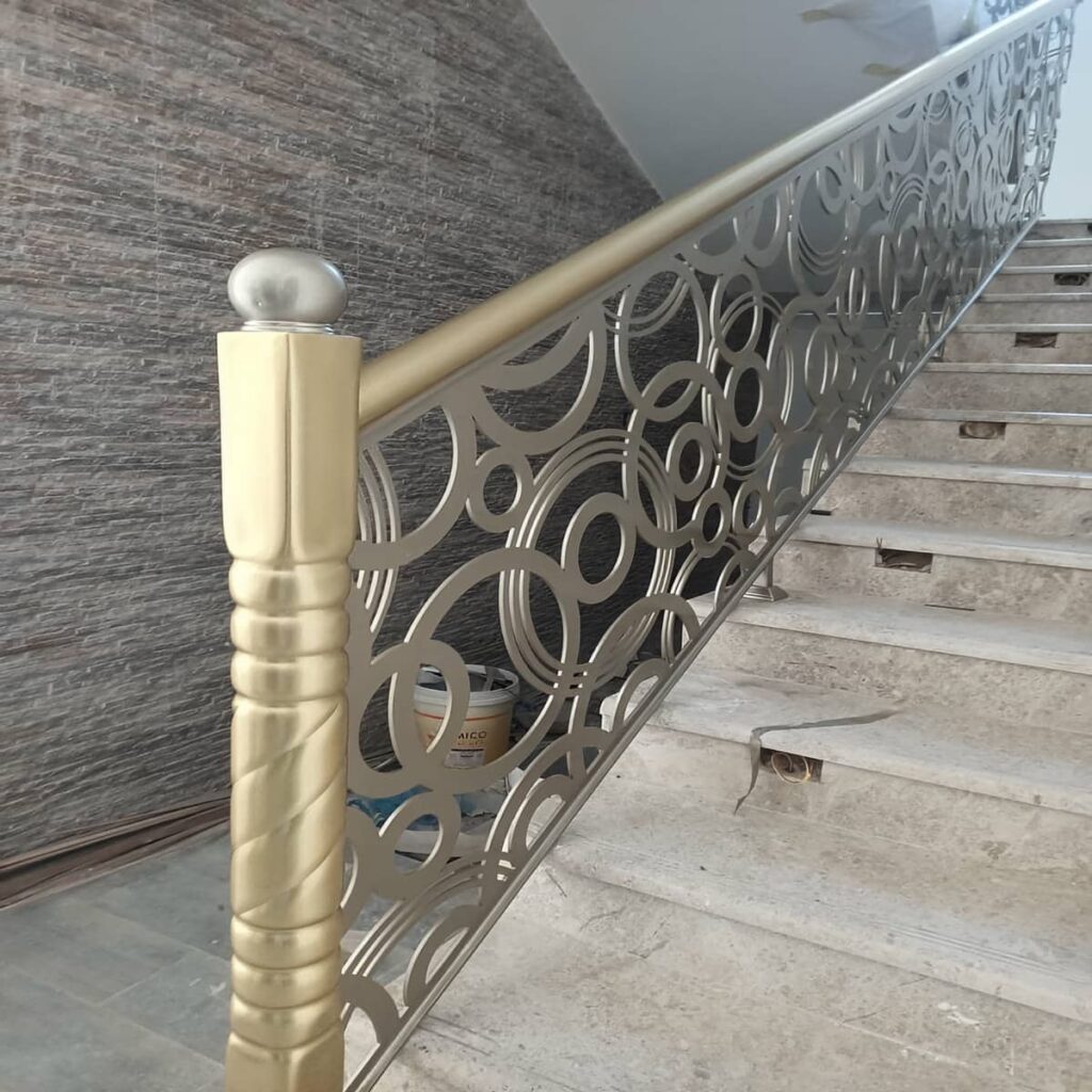اجرای نرده سی ان سی برای حیاط