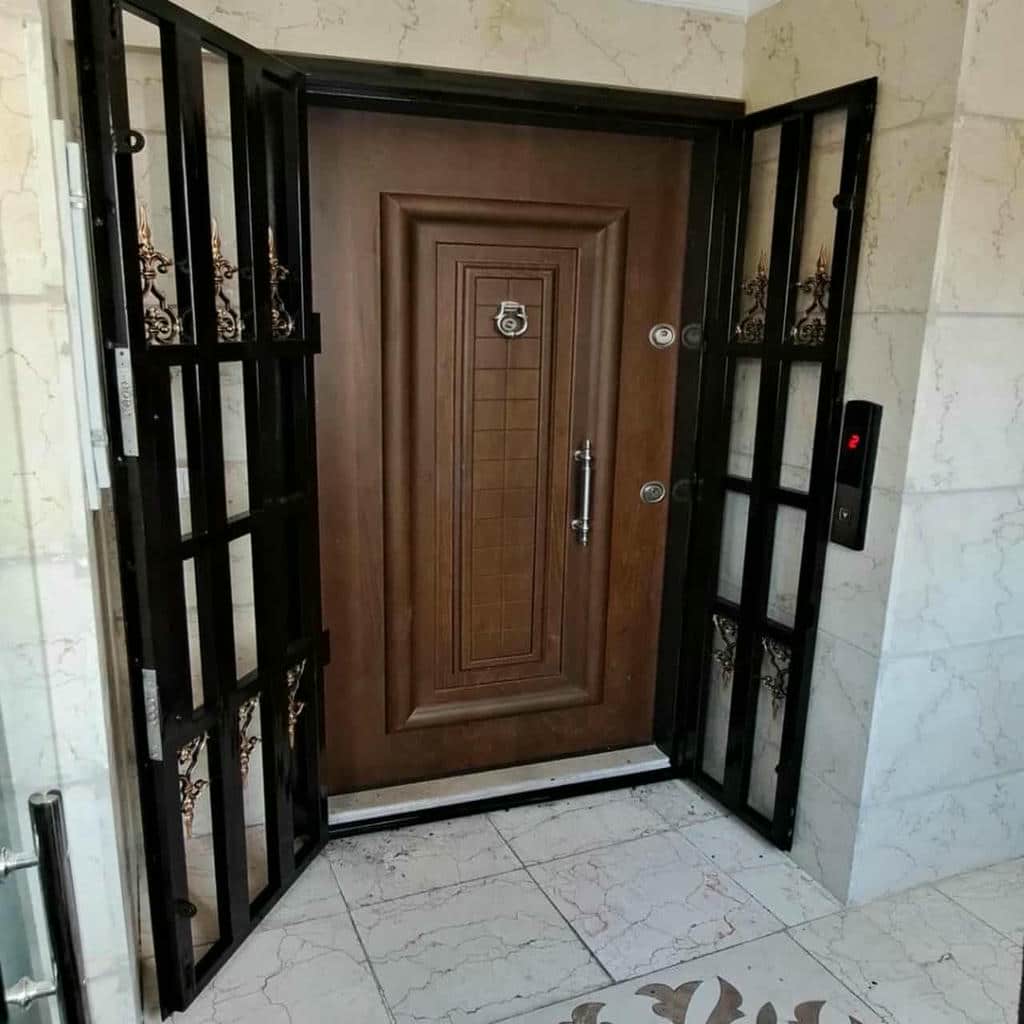 درب آکاردئونی ضد سرقت با فریم مقاوم متصل به چهارچوب