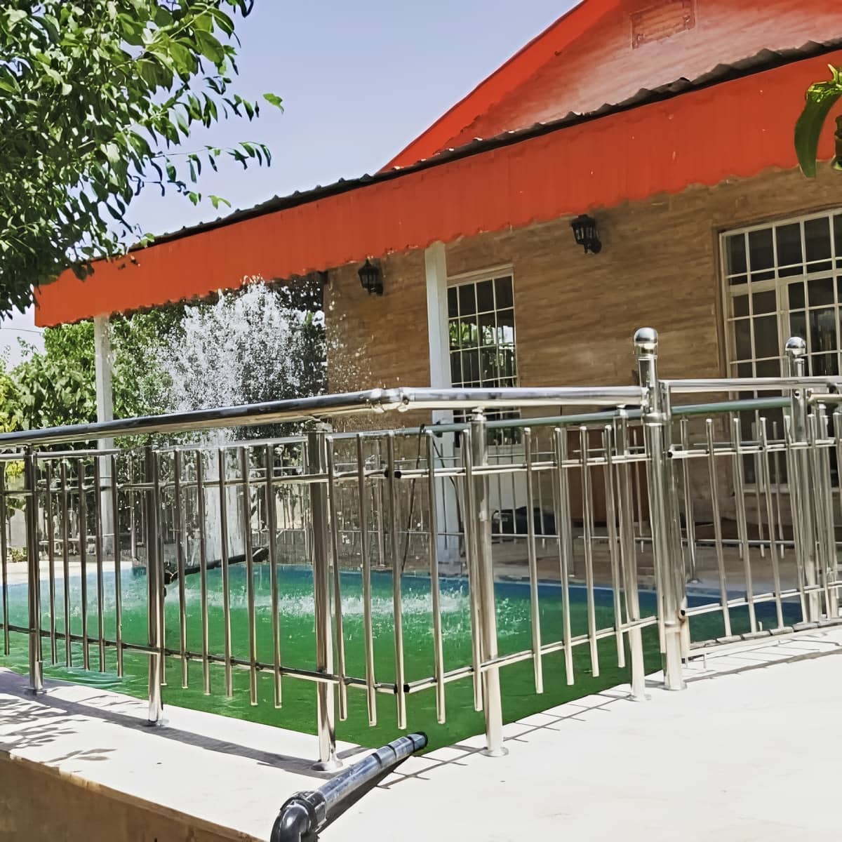 هندریل استیل دیواری محکم با برش تمیز انتهای لوله