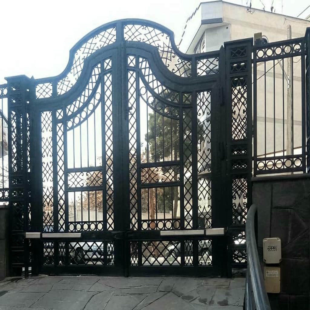 جک درب پارکینگ مجهز به فتوسل ایمنی کنار ستون