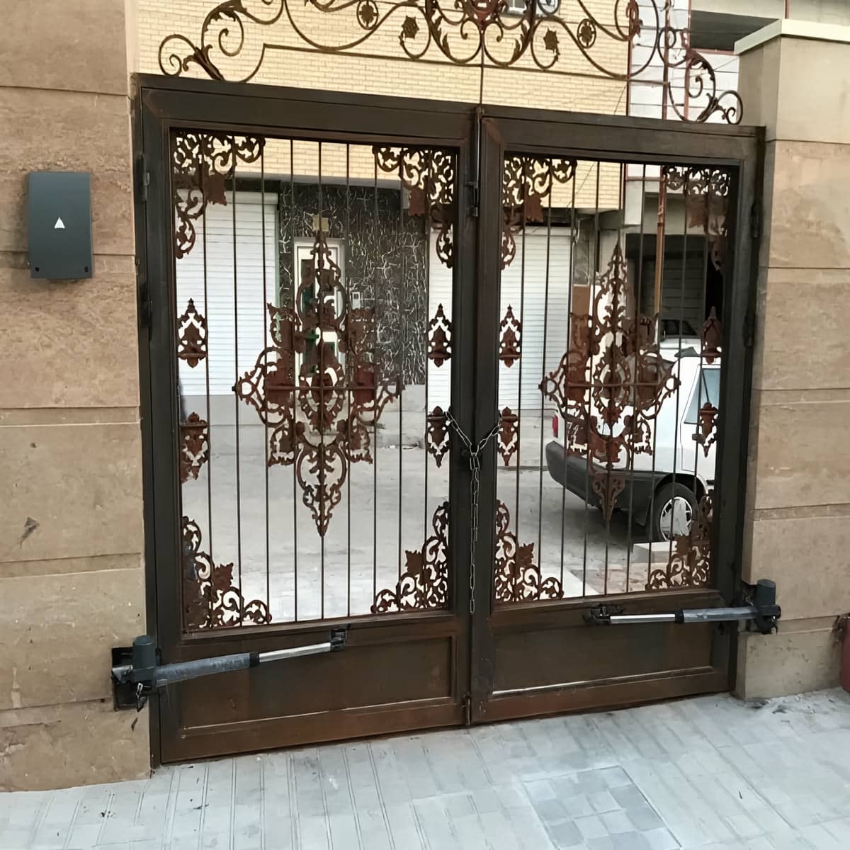 جک درب پارکینگ با سیستم UPS با تست عملکرد هنگام قطع برق