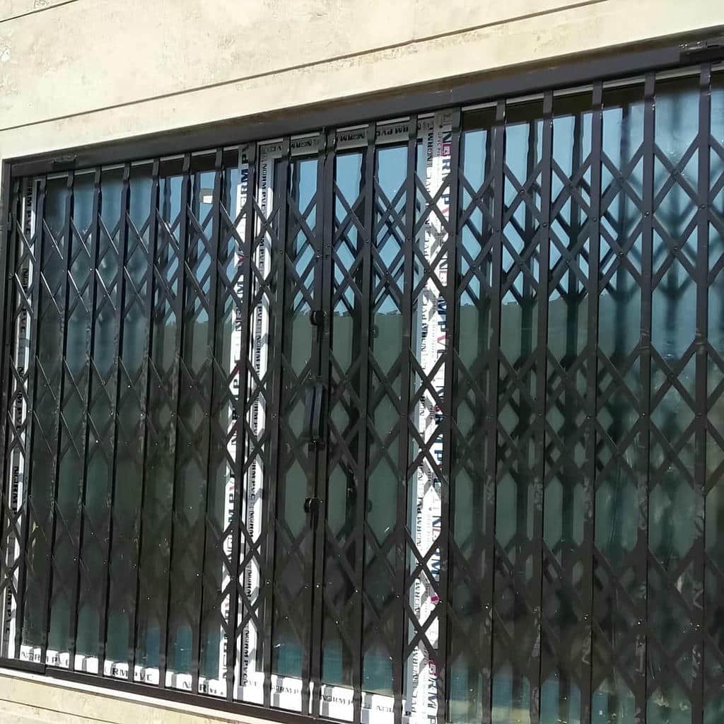 درب آکاردئونی طرح دار لوزی با تسمه پهن