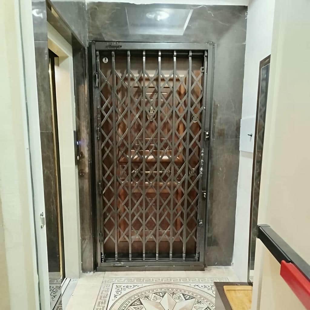 اجرای درب ریلی آکاردئونی کم جا برای دهانه نامتقارن