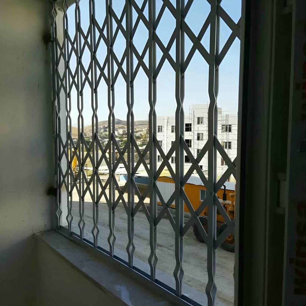 سفارش حفاظ آکاردئونی درب واحد مسکونی مدل سه گل
