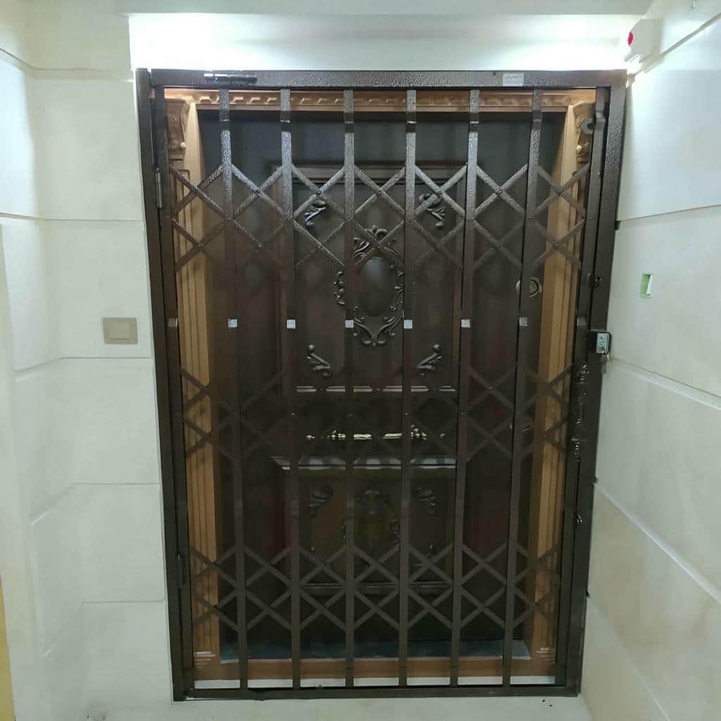 قیمت درب آکاردئونی مشکی بر اساس کاربرد اداری