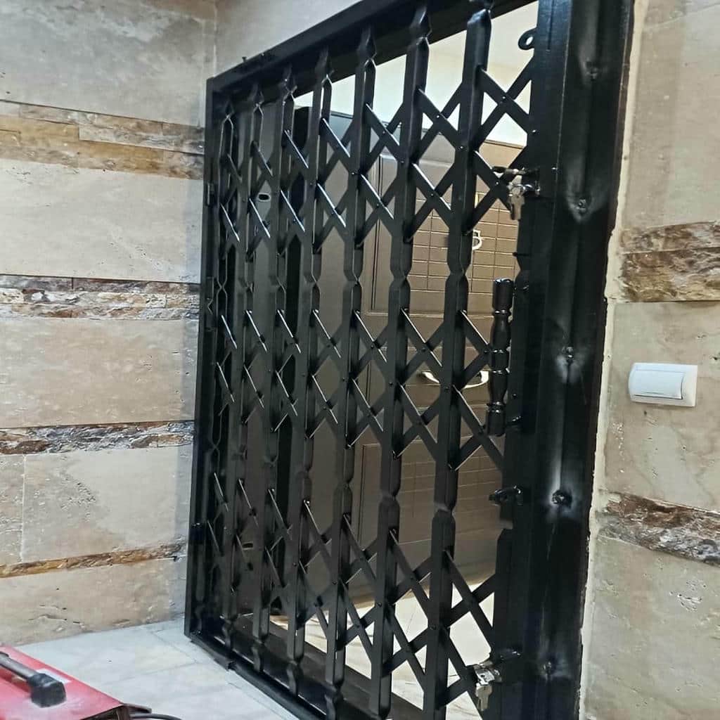 خدمات درب آکاردئونی طلایی سلطنتی برای رفت‌وآمد روزانه