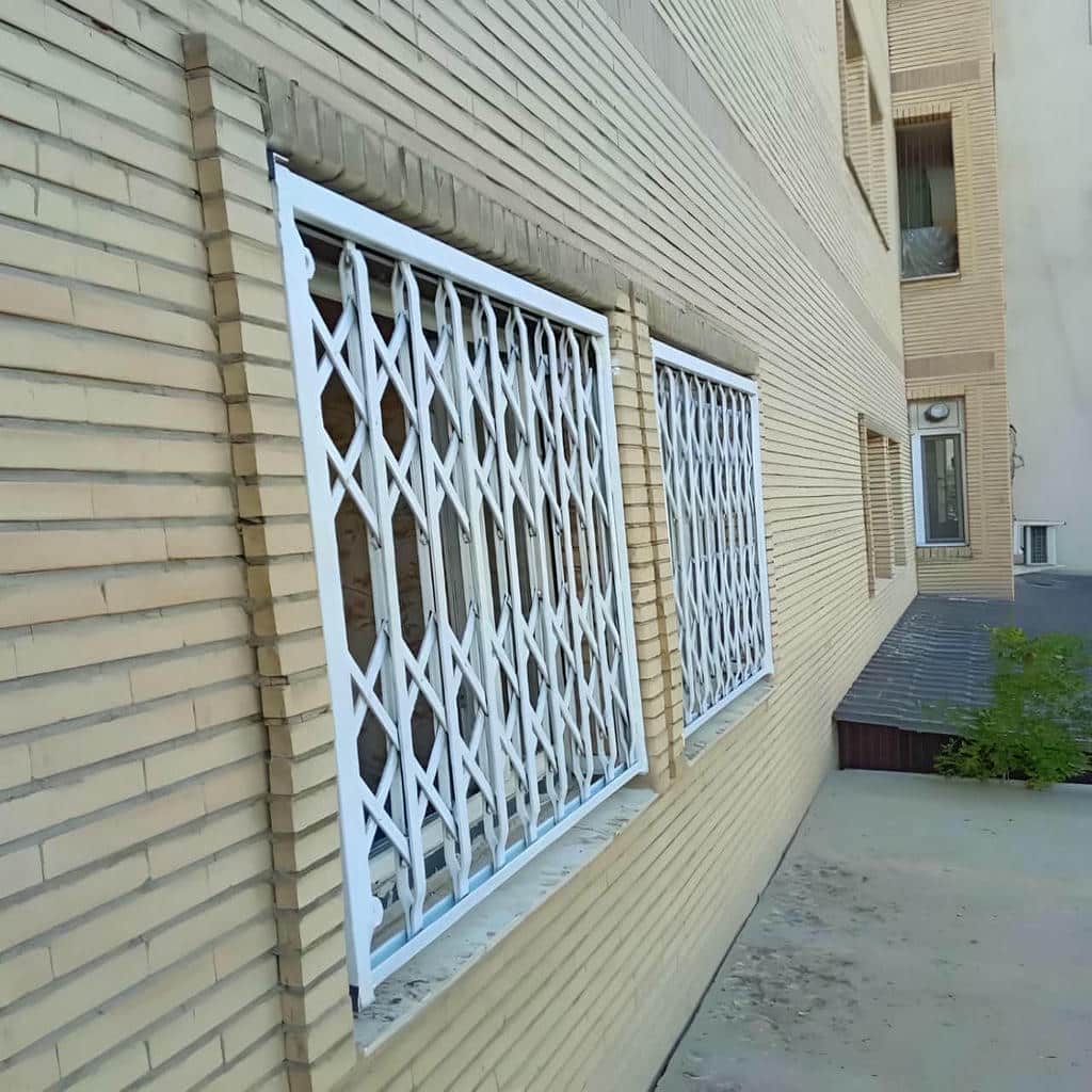 درب حفاظ فلزی ورودی واحد تسمه پهن
