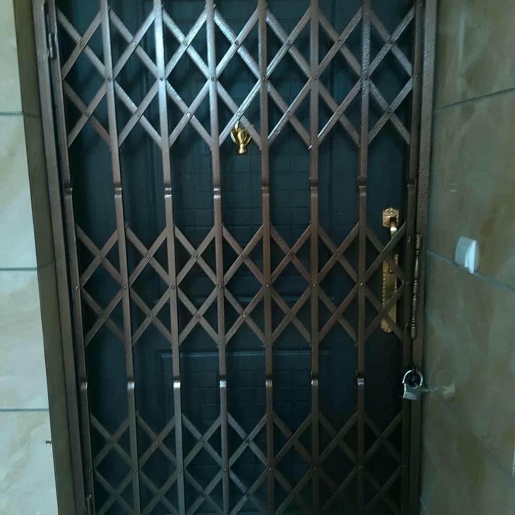سفارش حفاظ آکاردئونی دو جداره ورودی برای واحد همکف