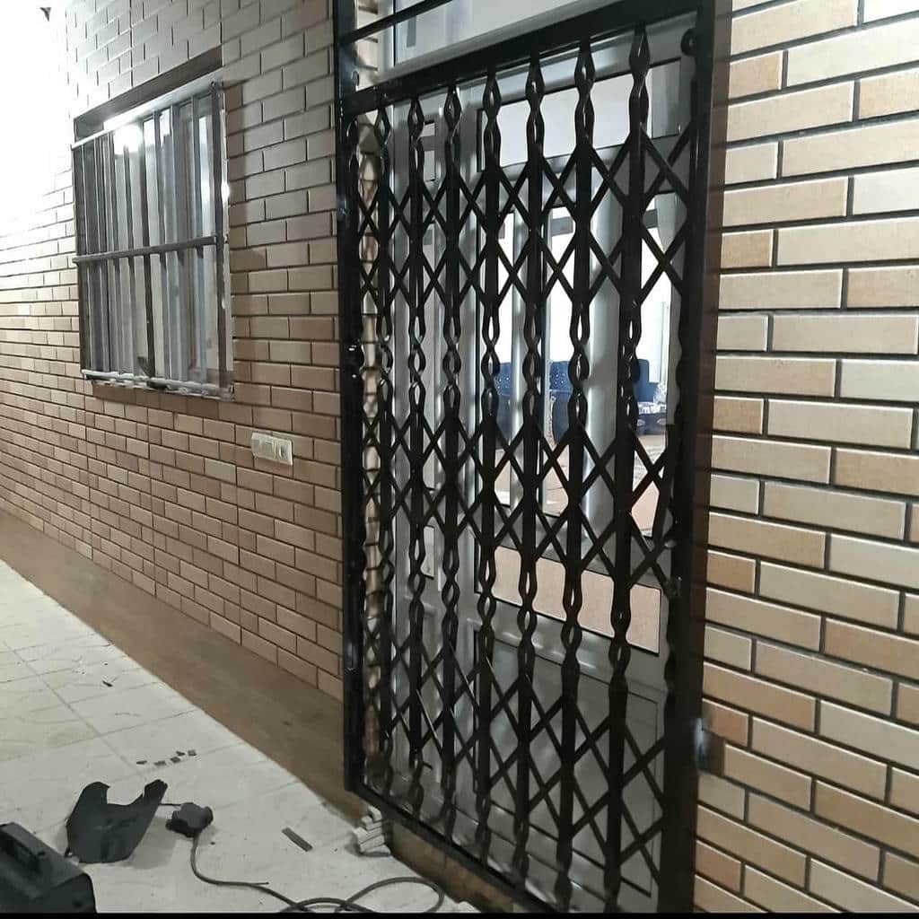 قیمت حفاظ پشت درب آپارتمان ریلی بر اساس فضای نصب