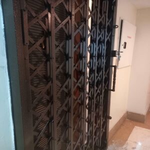 10 مدل درب آکاردئونی سلطنتی گل دار