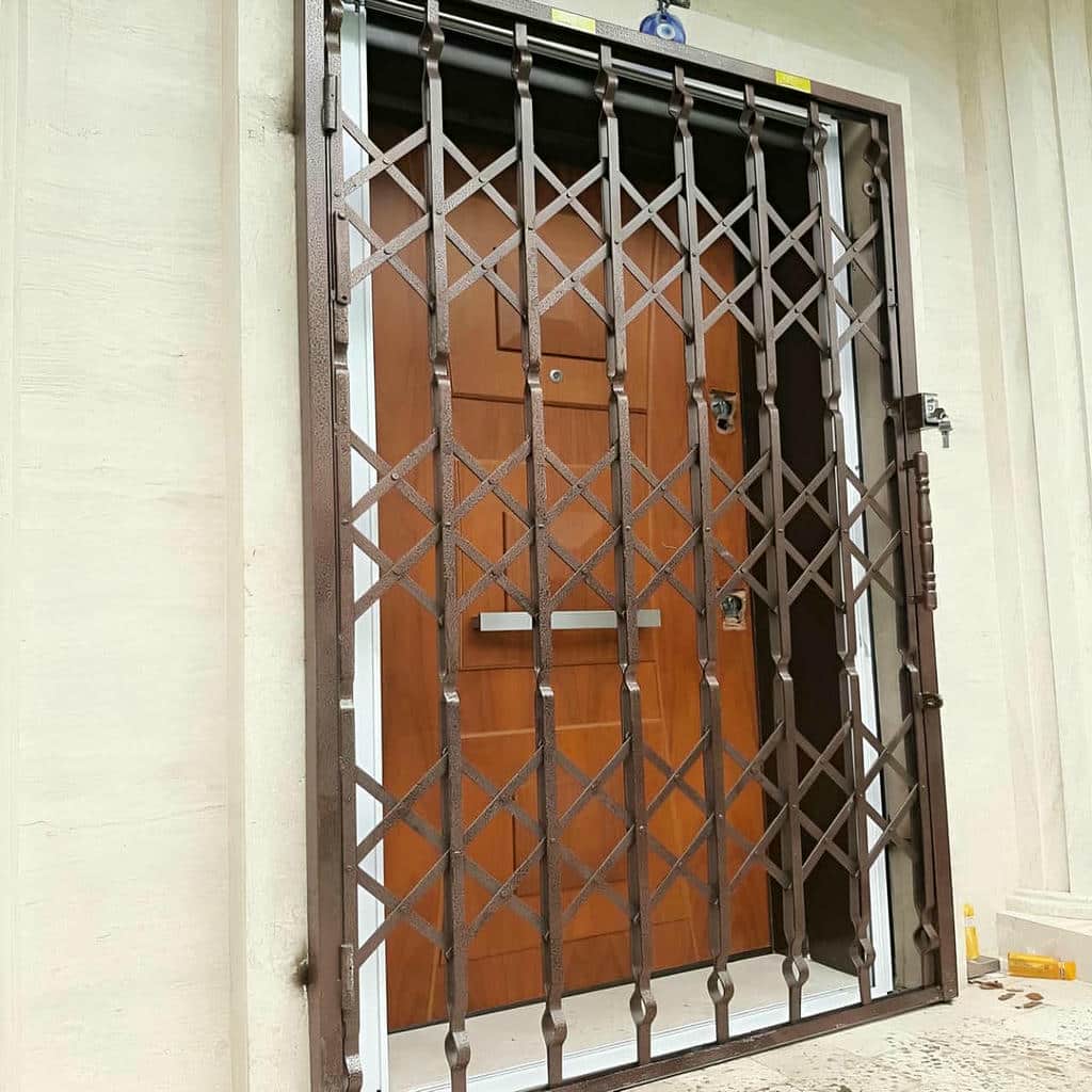 سفارش درب آکاردئونی شیک قفل دار برای واحد همکف