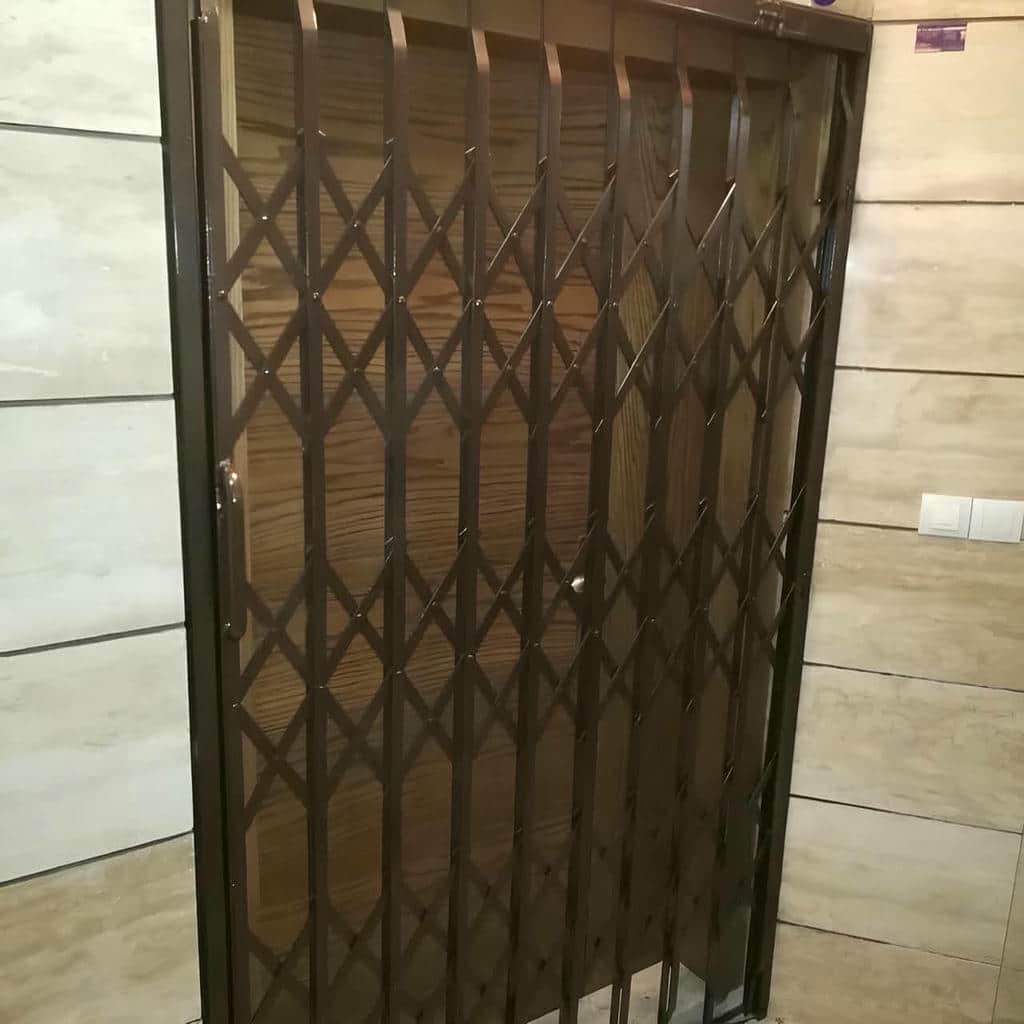 خرید درب آکاردئونی طرح دار لوزی برای پاگرد کوچک