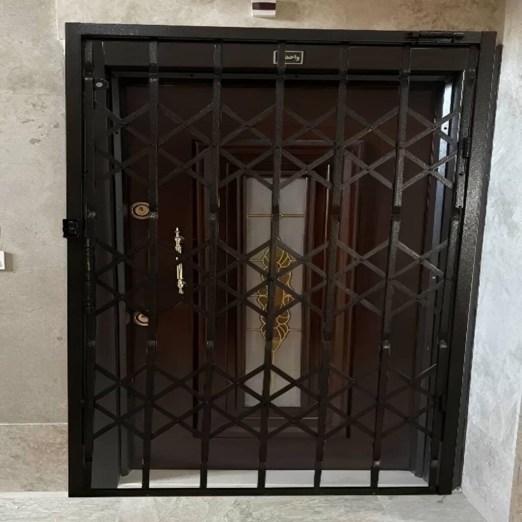 سفارش حفاظ درب آپارتمان ضد دیلم برای واحد همکف