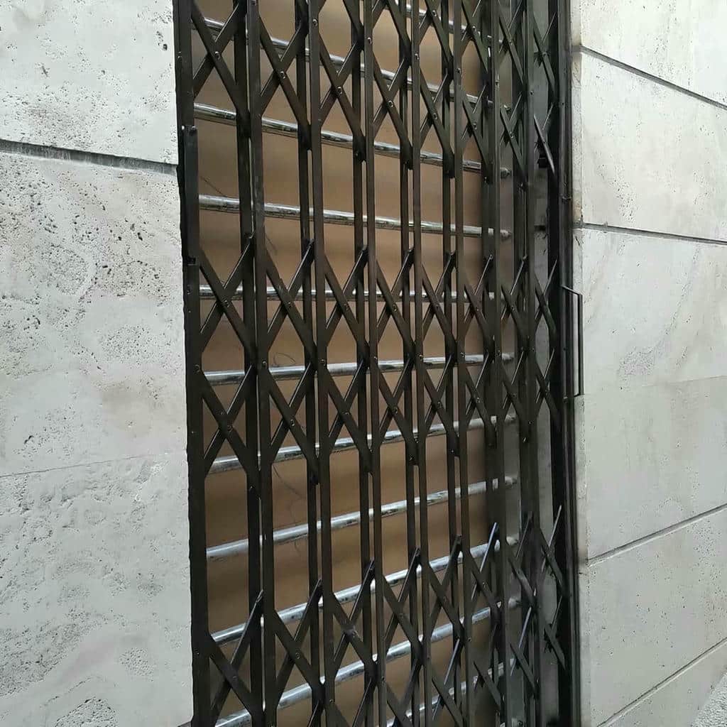 خرید درب آکاردئونی شیک قفل دار برای راهروی محدود