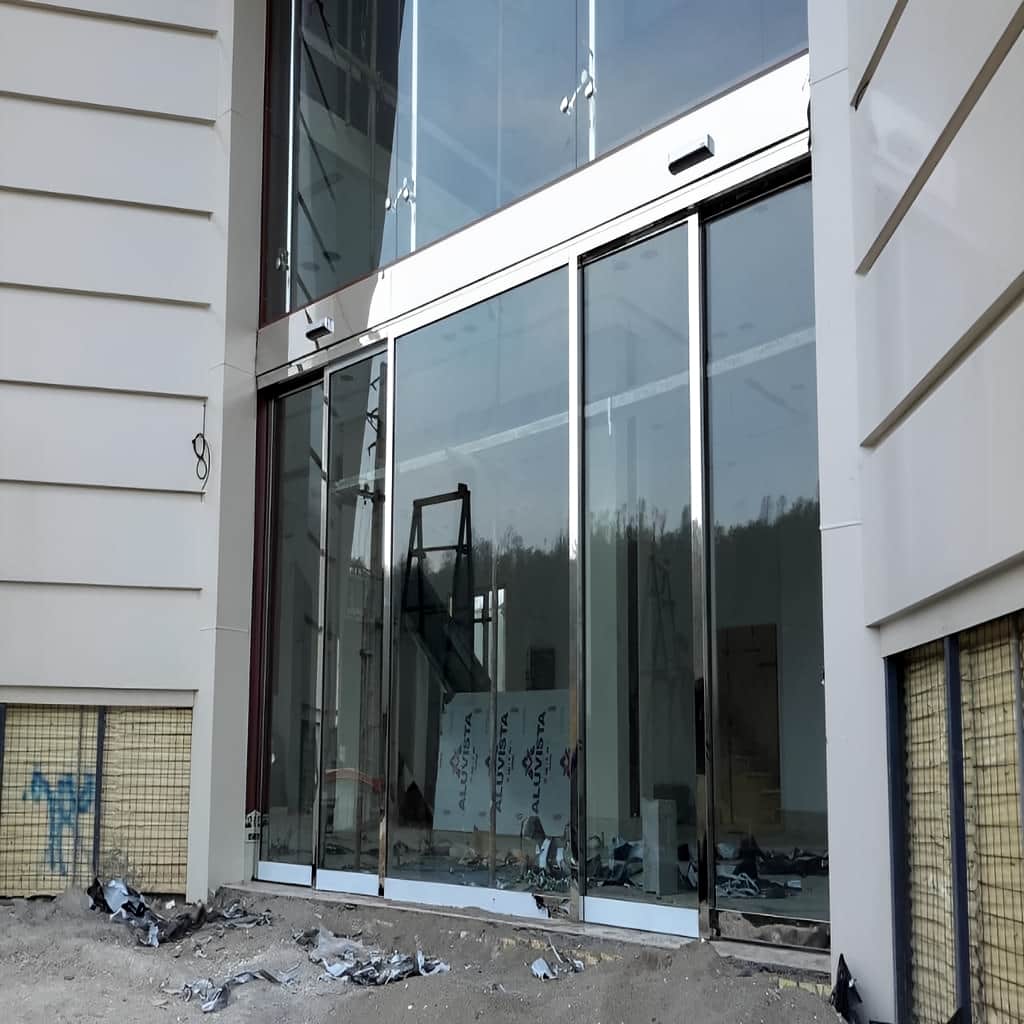 درب اتوماتیک تلسکوپی مناسب فروشگاه با دهانه محدود