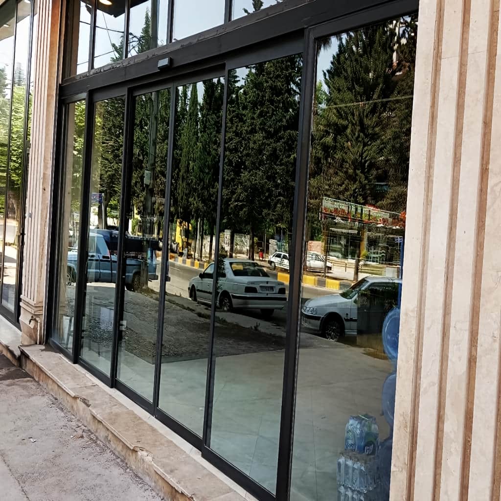 خرید درب اتوماتیک شیشه ای بر اساس حجم رفت و آمد