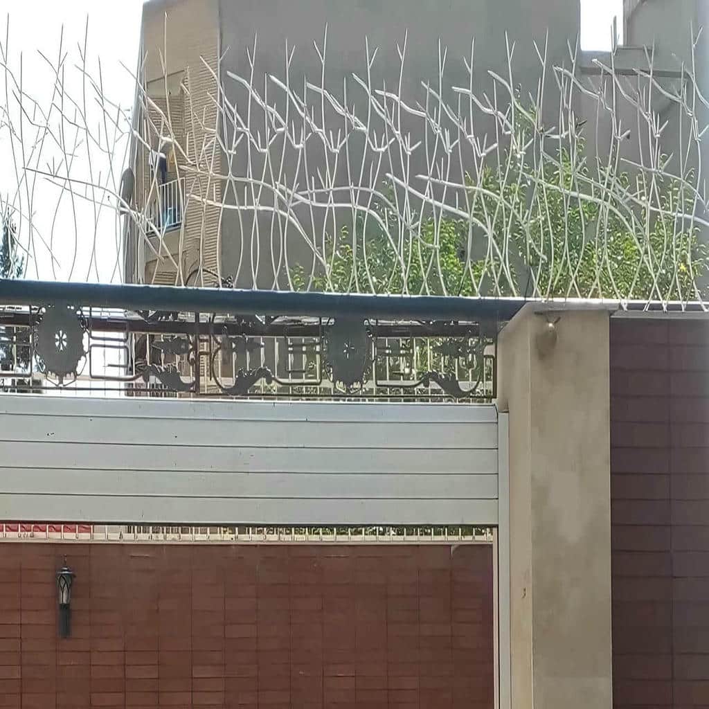 اجرای حفاظ شاخ گوزنی کم‌عرض کنار پارکینگ