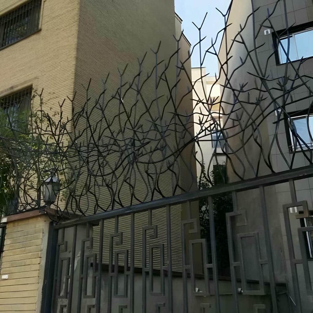 نصب حفاظ دیوار میلگردی روی تاج بتنی