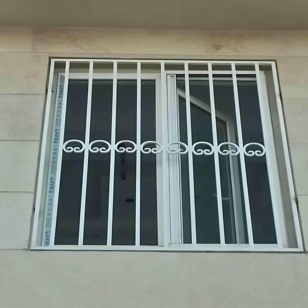 حفاظ پنجره دوجداره ثابت مناسب رفت‌وآمد روزانه
