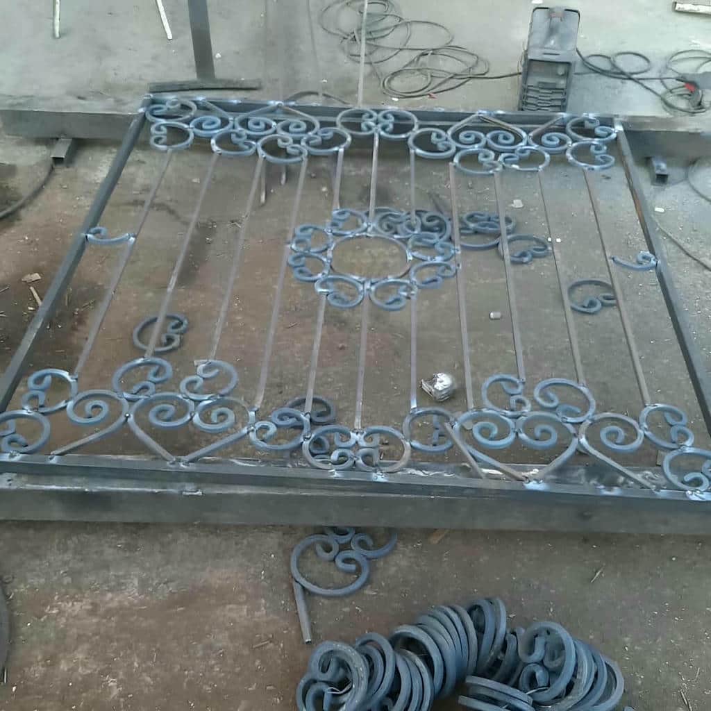 تولید حفاظ پنجره دوجداره با شبکه عمودی