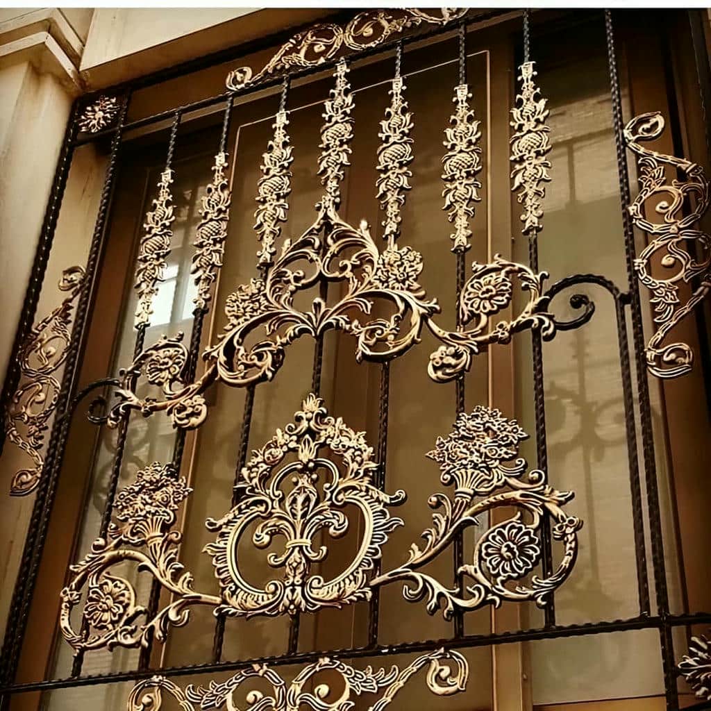 تولید حفاظ پنجره فرفورژه با گل مرکزی