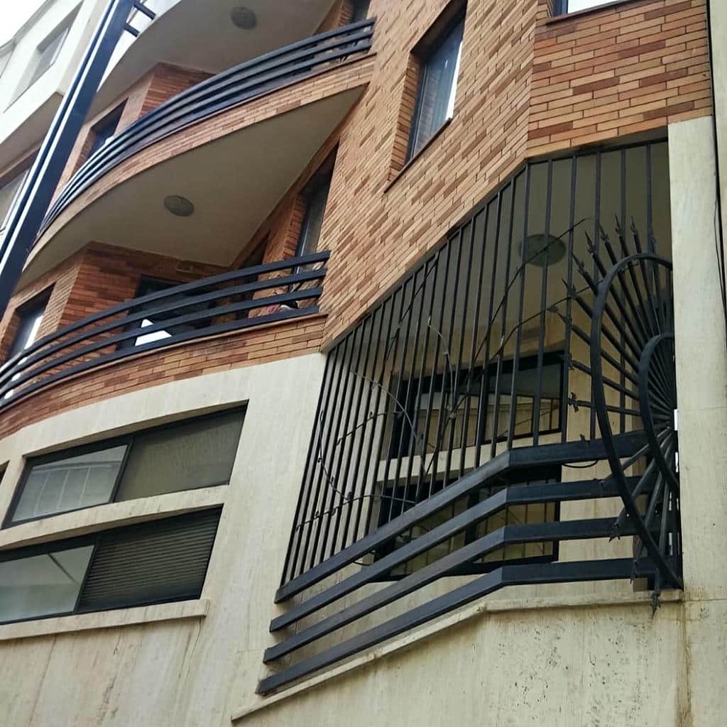 حفاظ پنجره رنگی کورهای سفید مناسب اتاق کم نور
