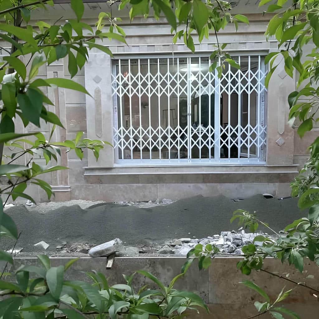 خرید حفاظ پنجره رنگی متناسب با قاب و نمای ساختمان