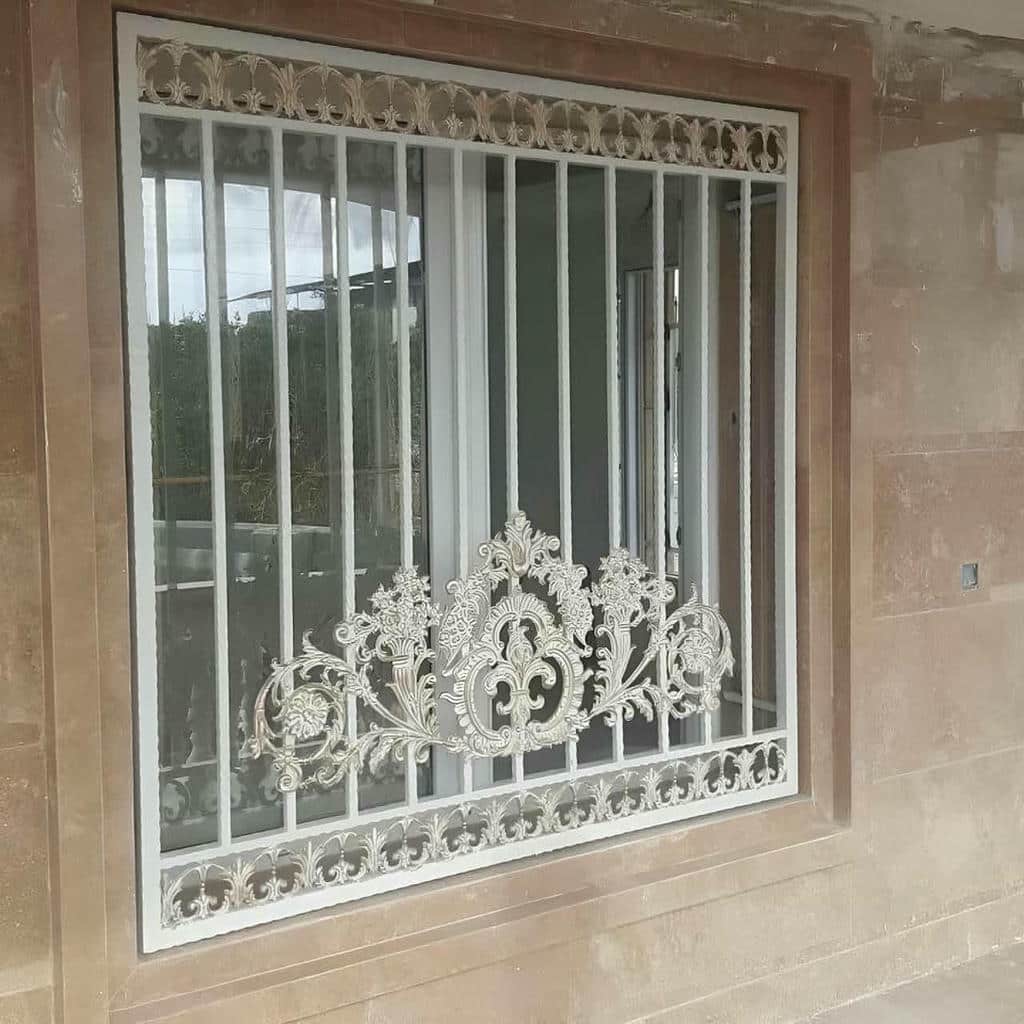 ساخت حفاظ پنجره گل نرده مدل تاج دار