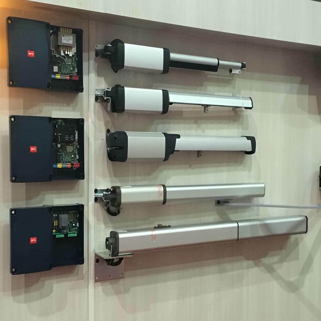 نصب جک درب پارکینگ الکترومکانیکی با پایه تقویت‌شده