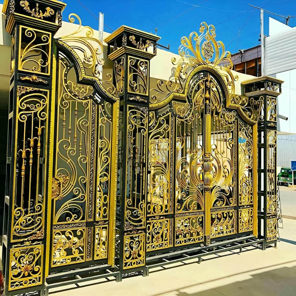 نصب درب آهنی برش لیزری روی ستون مقاوم