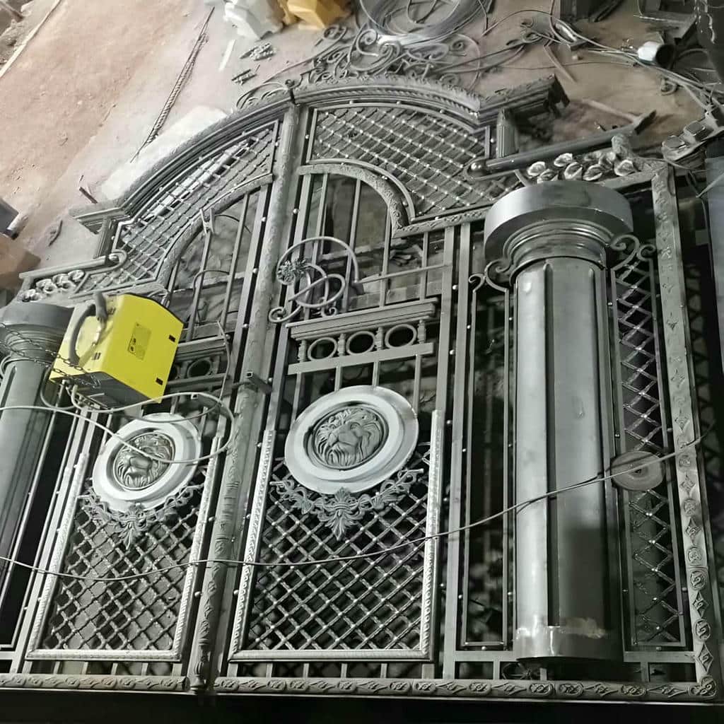 اجرای درب پارکینگ دو لنگه با جک بازویی