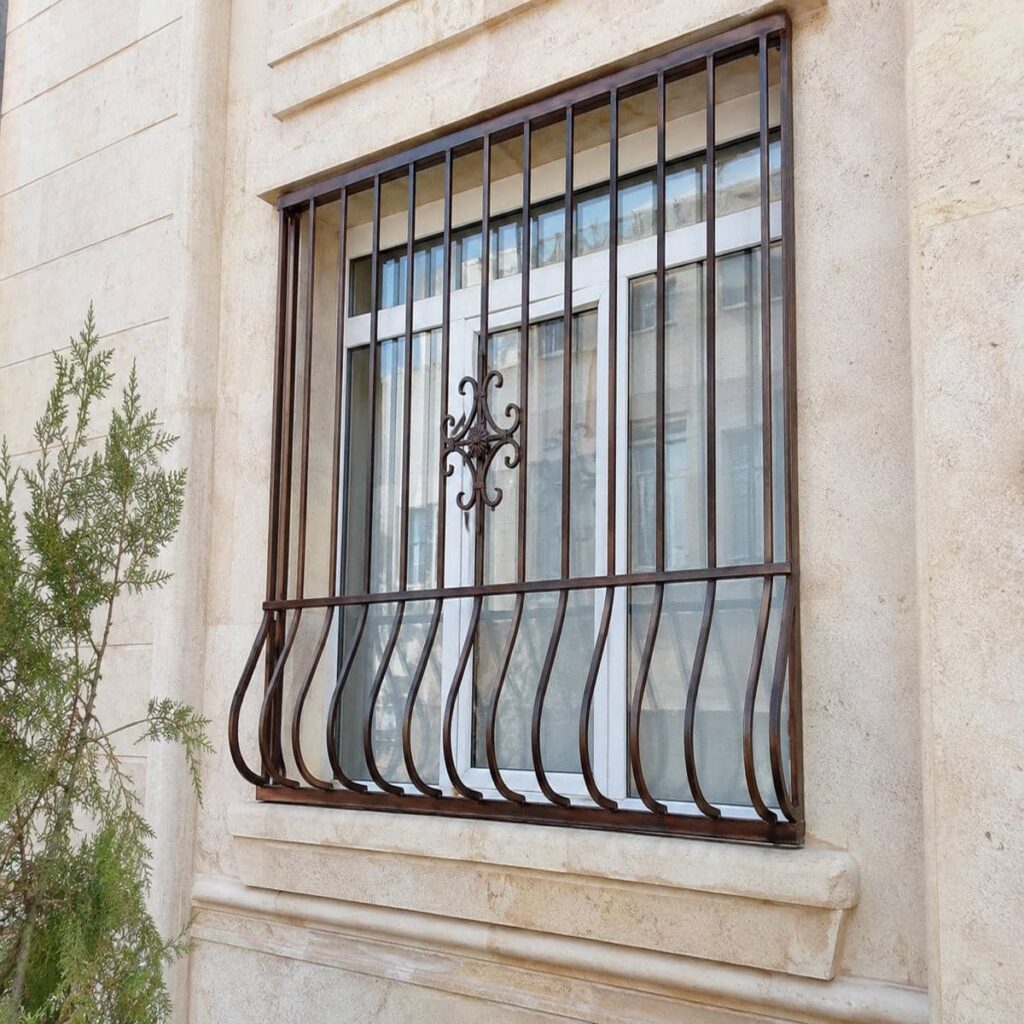 نصب حفاظ پنجره تراس کنار جان پناه
