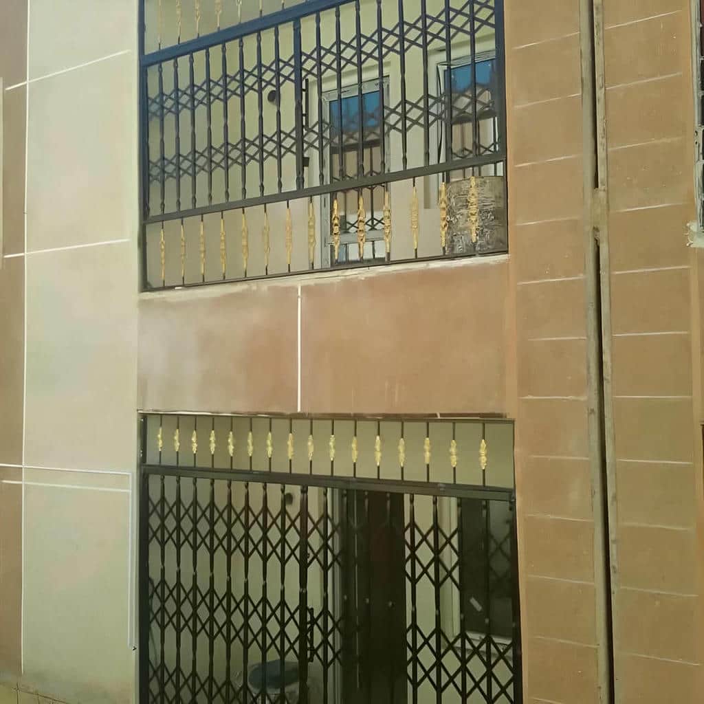 اجرای حفاظ پنجره ریلی بازشو روی ریل بالایی