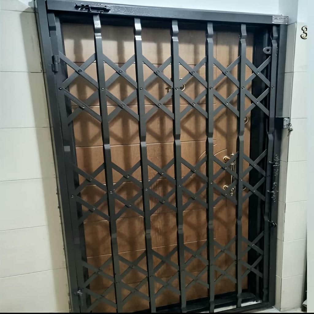 گارد درب آپارتمان مدل آکاردئونی