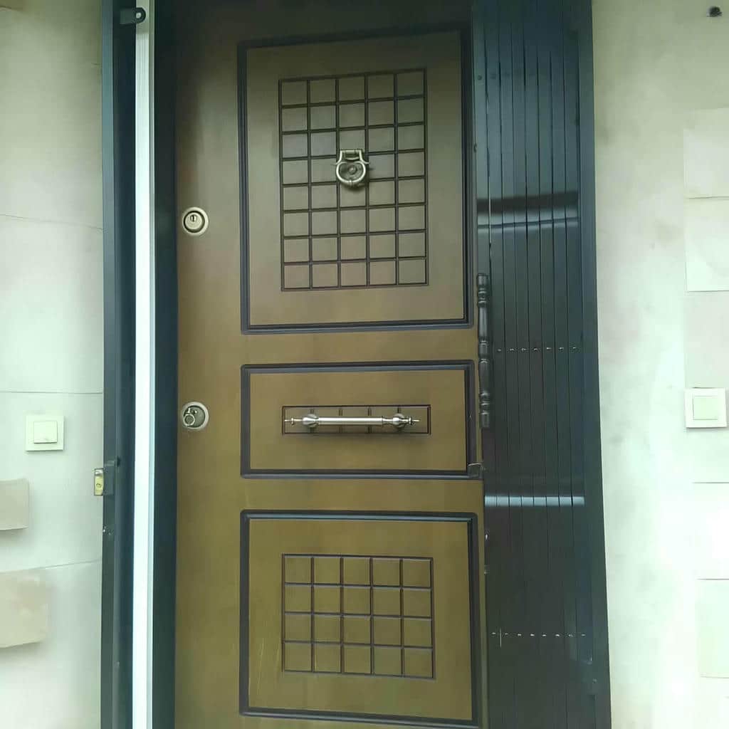 درب حفاظتی آپارتمان مدرن مینیمال