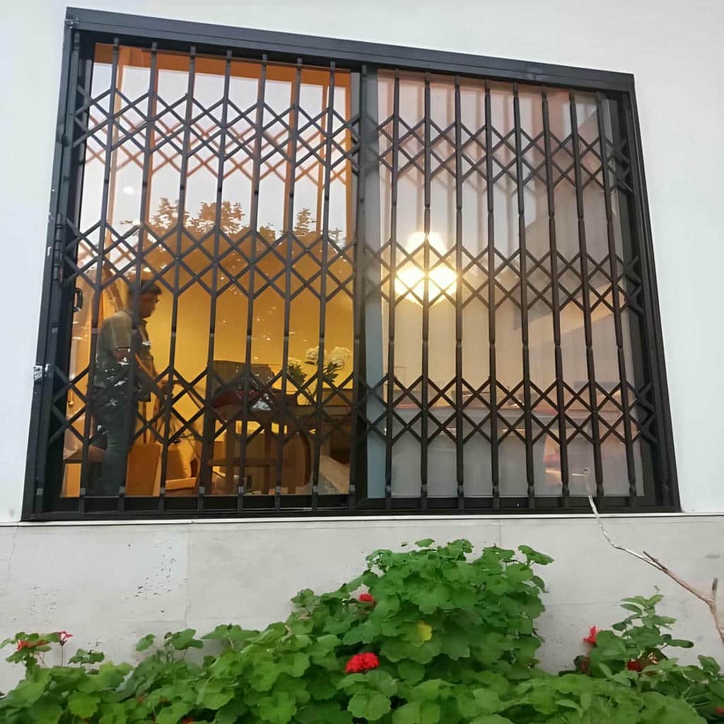 حفاظ ضربدری آکاردئونی سفارشی ورودی ساختمان