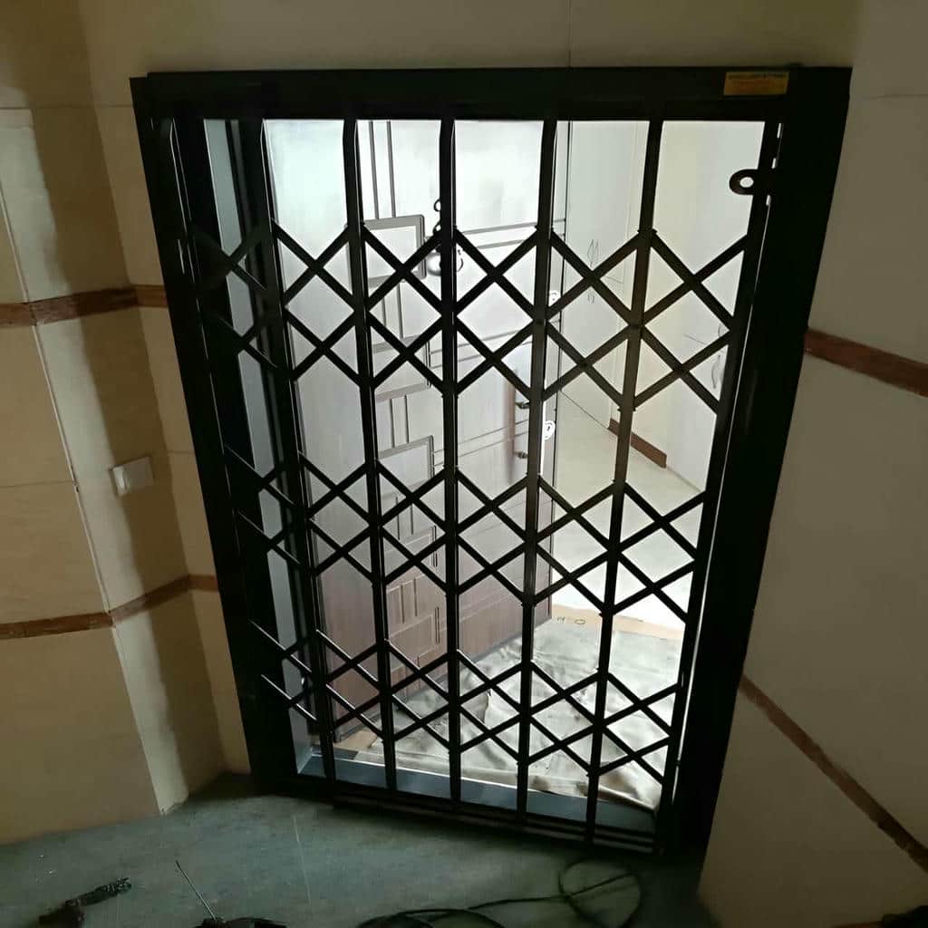 حفاظ درب ورودی مدل آکاردئونی فلزی