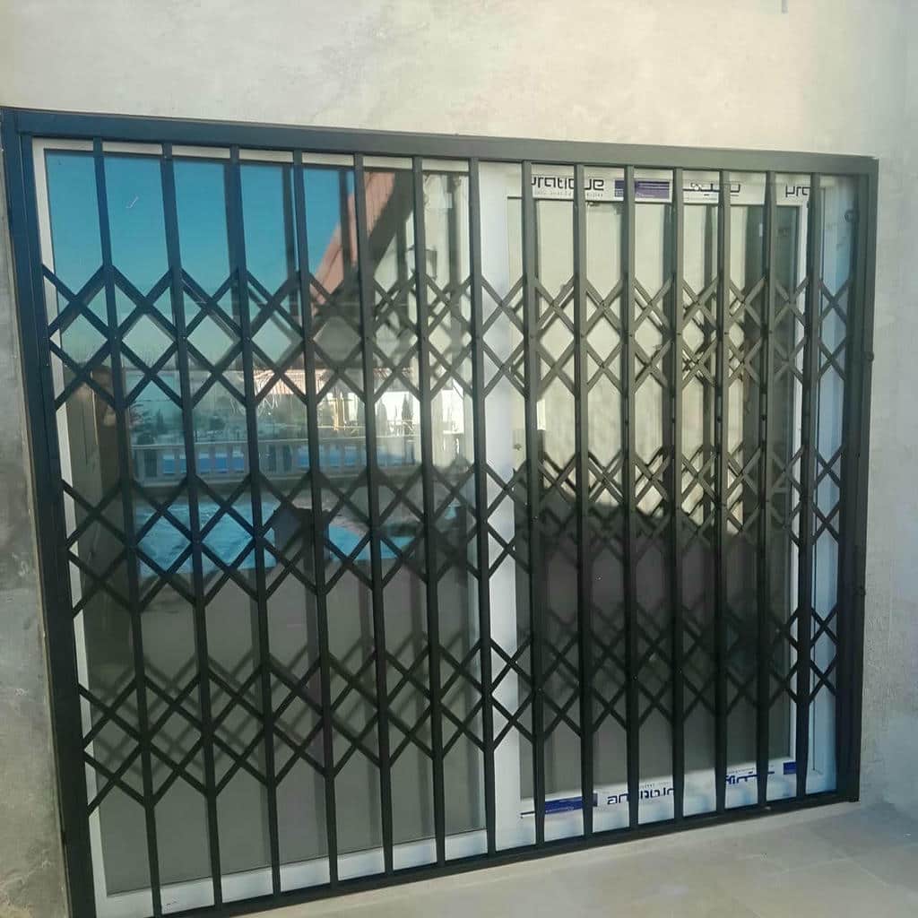 حفاظ درب ورودی با طراحی مدرن