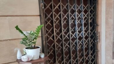 درب آکاردئونی ویلایی با ساختار فلزی و طراحی کشویی