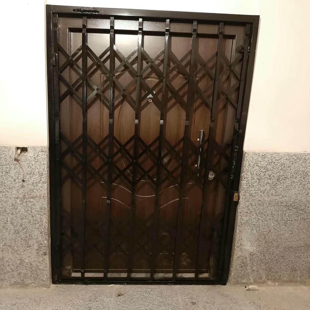 حفاظ درب ضد سرقت فلزی ورودی ساختمان