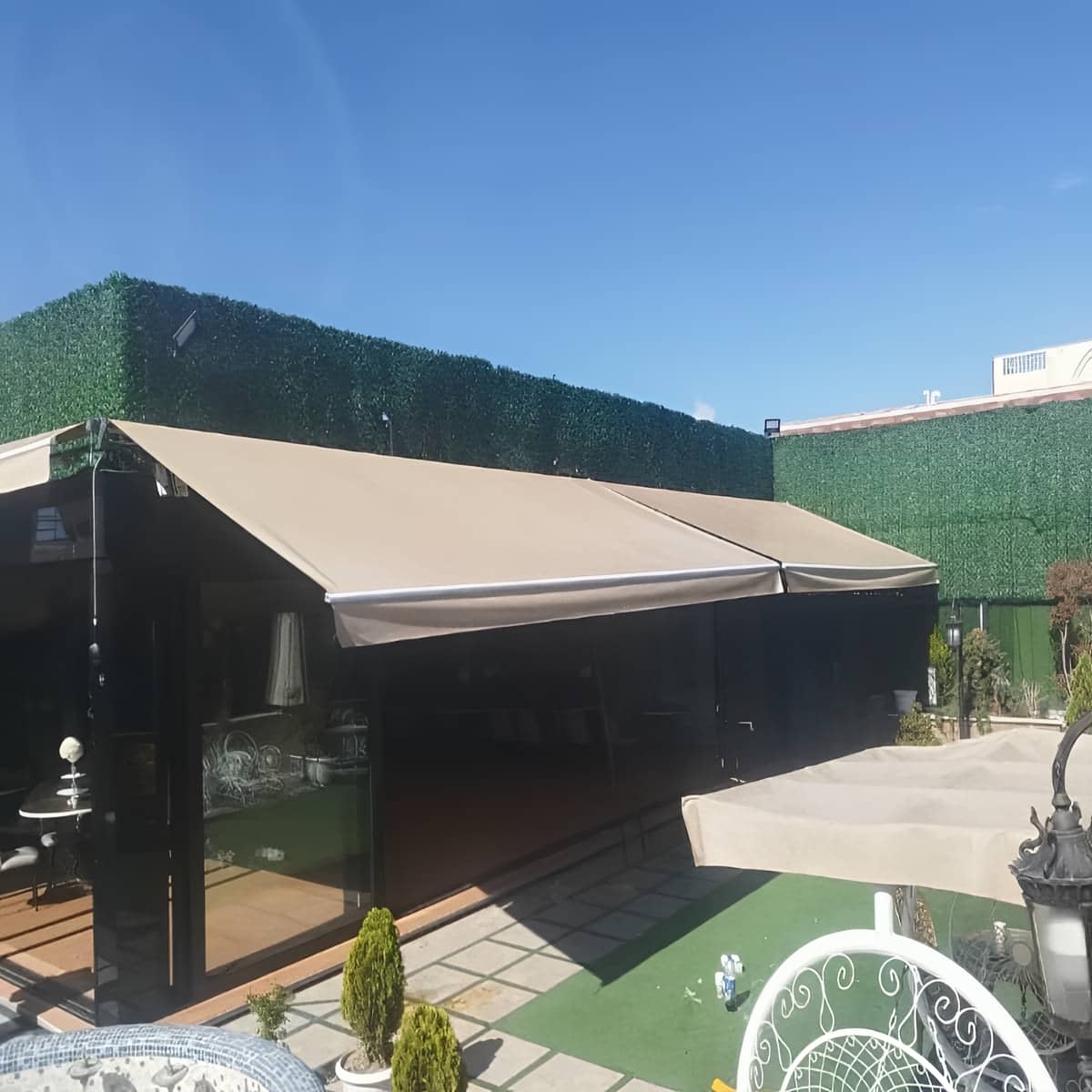 مرکز فروش سایبان بالکن سفارشی مناسب بازسازی ساختمان های قدیمی
