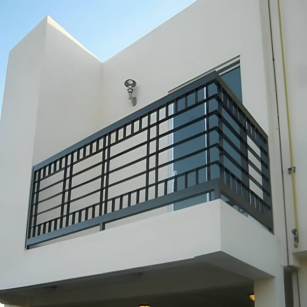نرده کلاسیک بالکن با طراحی سنتی