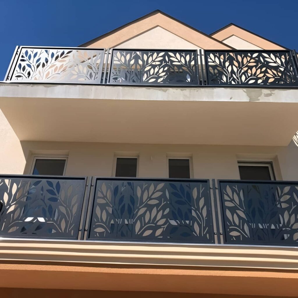 نرده آلومینیومی بالکن با ساختار فلزی سبک