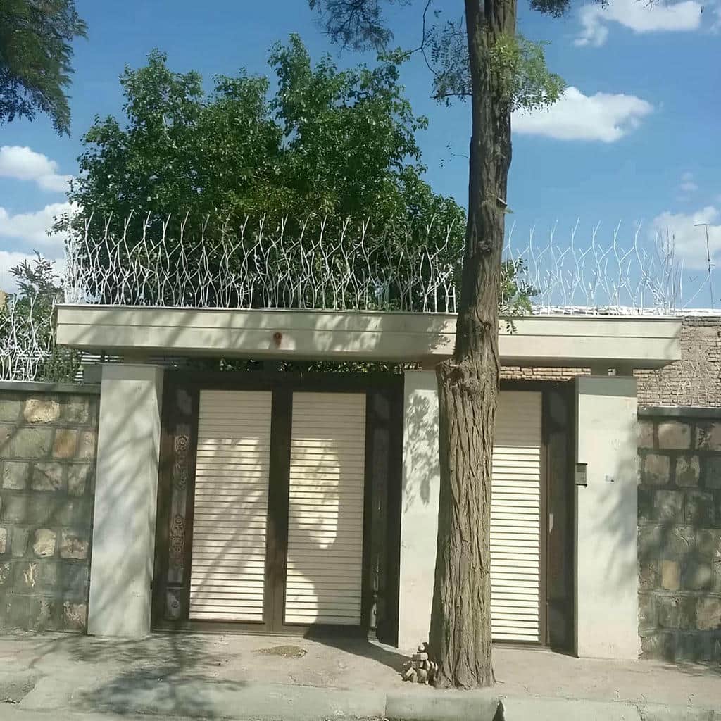 حفاظ روی دیوار نصب تخصصی ساختمان