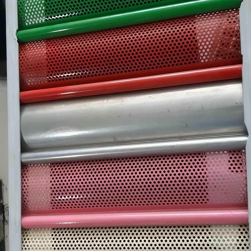 کرکره پانچ دار با طراحی مشبک مدرن