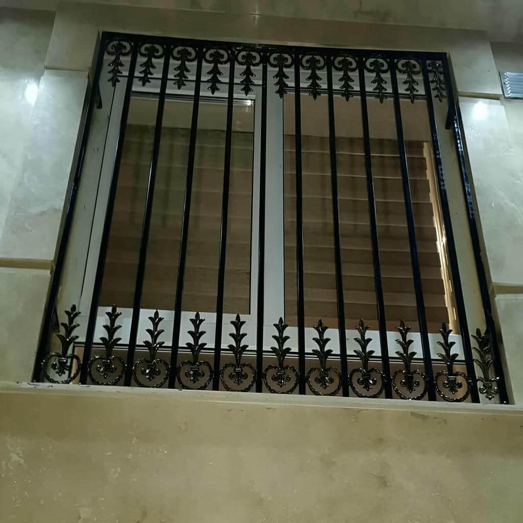 حفاظ پنجره گلنرده طرح تزئینی