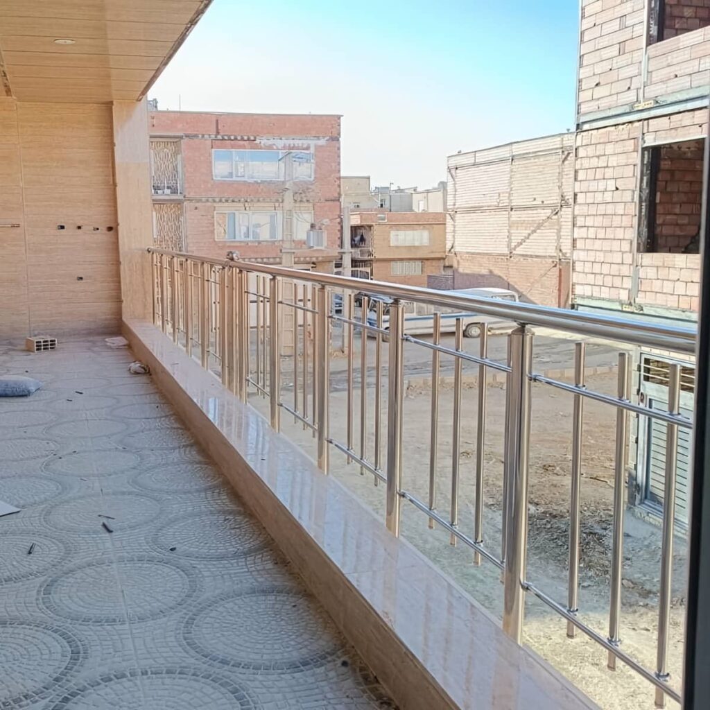 حفاظ بالکن هماهنگ با نمای ساختمان حفاظ بالکن هماهنگ با نمای ساختمان