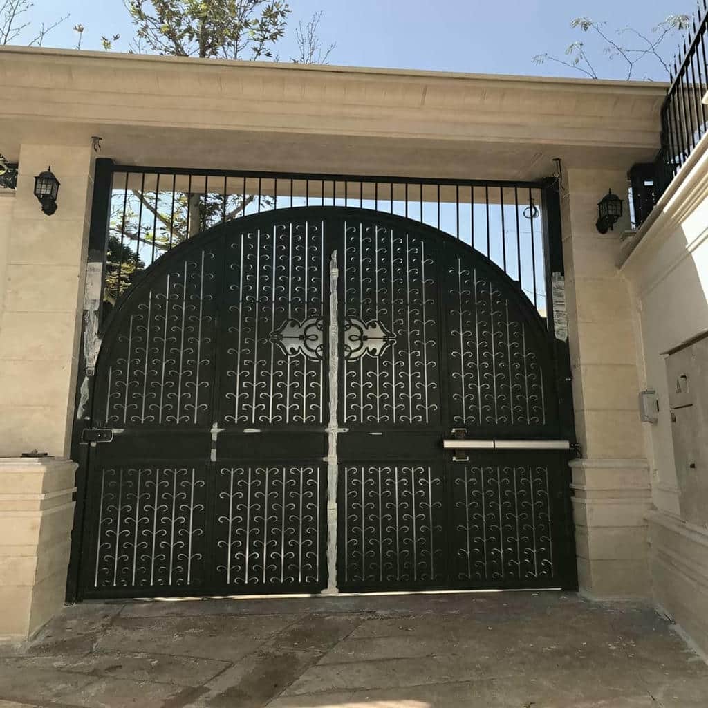 جک ریلی برای ورودی مجتمع پرتردد